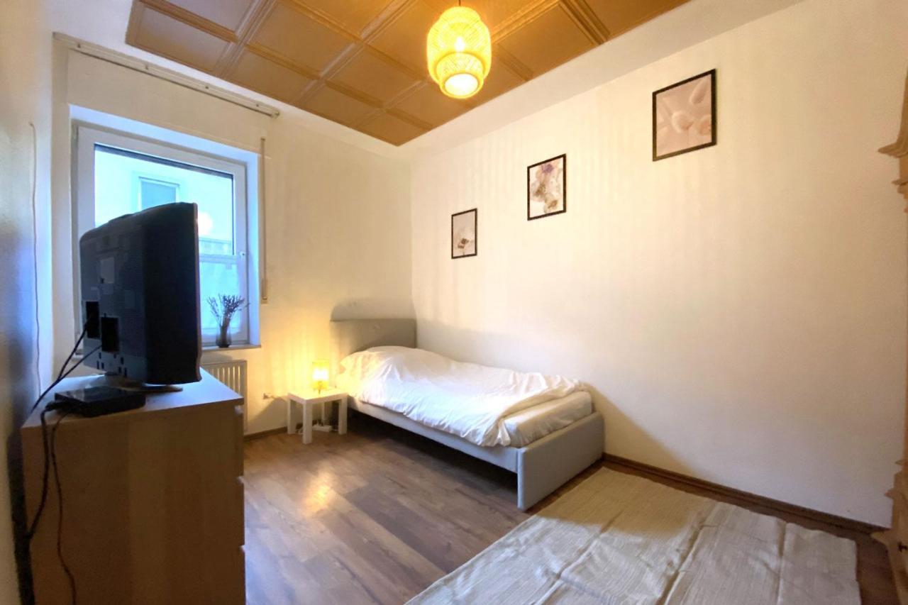 Cozy Apartment In Oberhausen Oberhausen  Buitenkant foto
