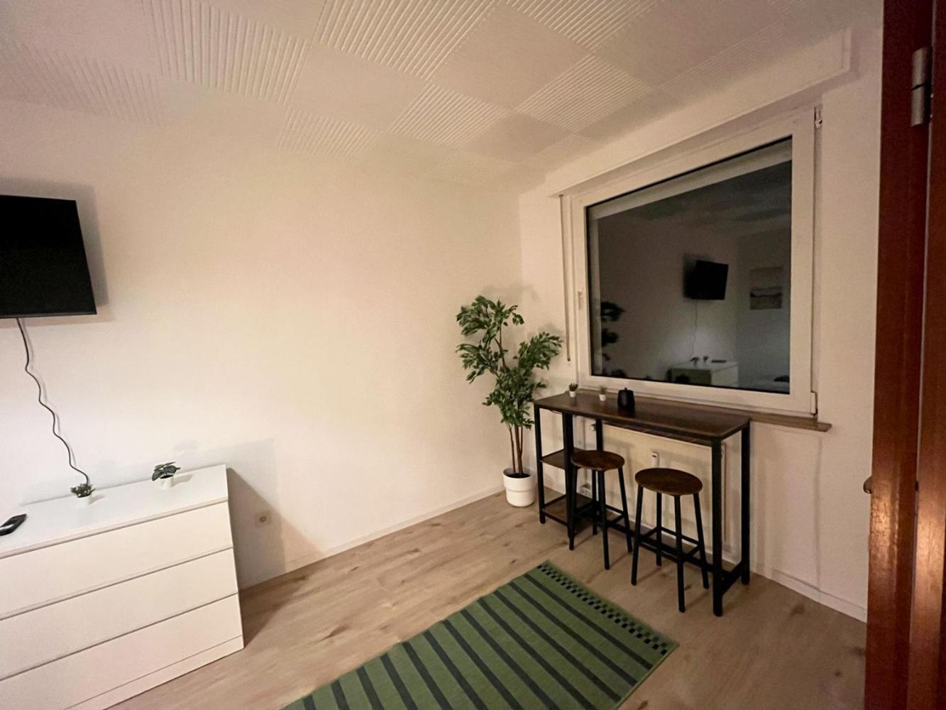 Cozy Apartment In Oberhausen Oberhausen  Buitenkant foto