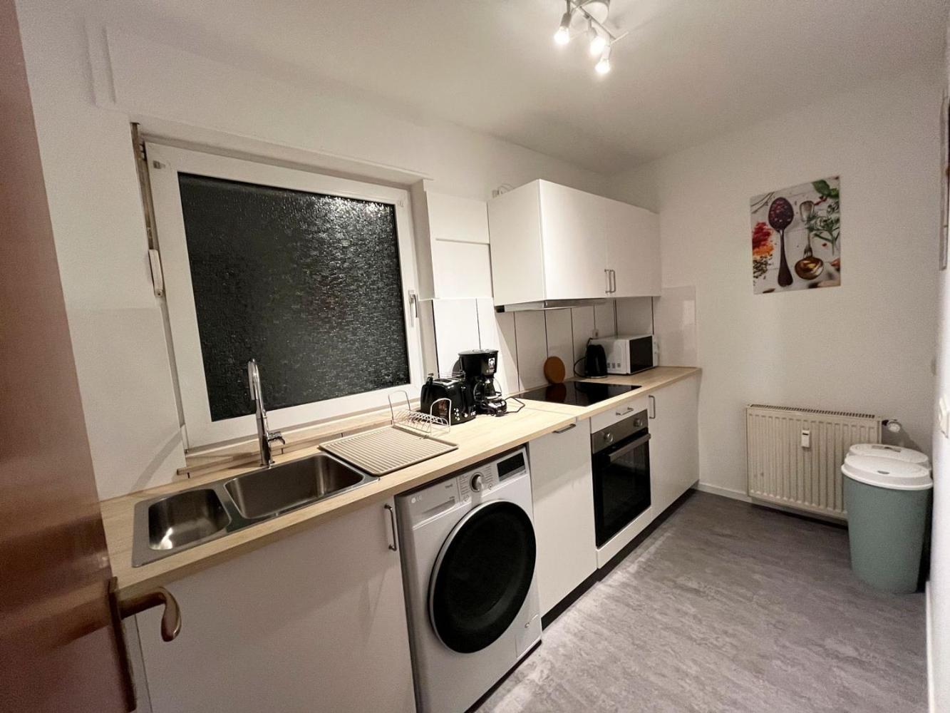 Cozy Apartment In Oberhausen Oberhausen  Buitenkant foto