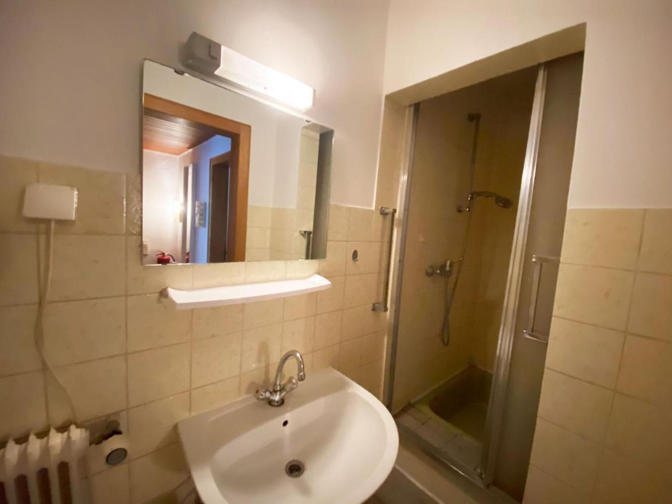 Cozy Apartment In Oberhausen Oberhausen  Buitenkant foto