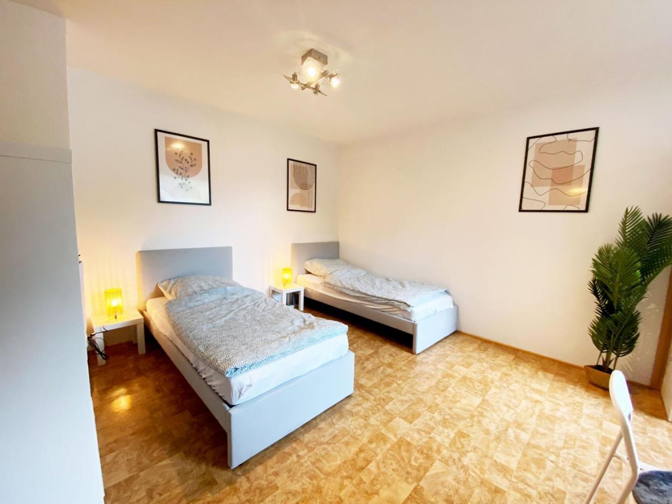 Cozy Apartment In Oberhausen Oberhausen  Buitenkant foto