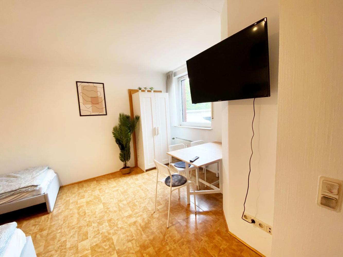 Cozy Apartment In Oberhausen Oberhausen  Buitenkant foto